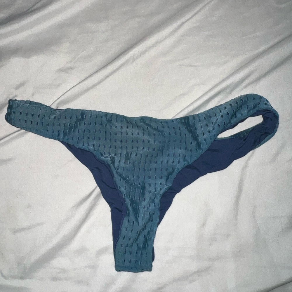 Large mesh blue acacia swim bottom.